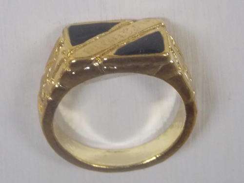 GOLD FILLED MENS RING WITH BLACK ONYX GEMSTONE SIZE 18(8) super special!!!!!!!