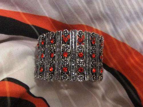 DESIGNER INSPIRED FANCY LADIES HINGED BANGLE WITH CRYSTALS!
