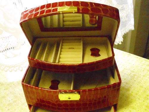 METALLIC RED,FAUX CROC LEATHER QUALITY LOCKABLE JEWELLERY AND COSMETIC BOX
