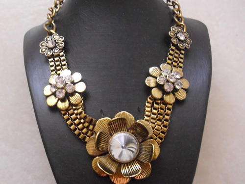 HEAVY DUTY GOLD PLATED FLOWER TYPE NECKLACE WITH HUGE DIAMONDS TYPE CUTAND 16 ADITIONAL ZIM