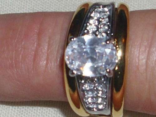 LOOK LIKE 3 PIECE BUT 2 PIECE YELLOW AND WHITE GOLD FUSION RING SIZE 9