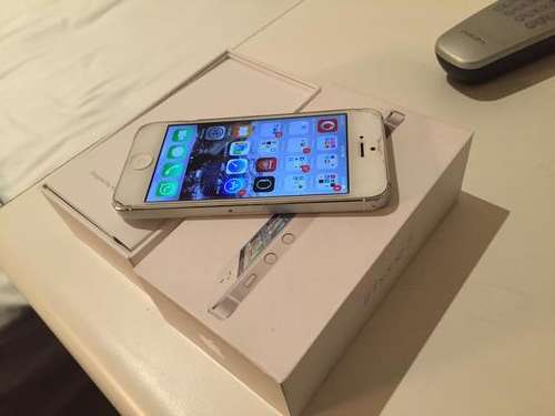 White iPhone 5 (16GB)