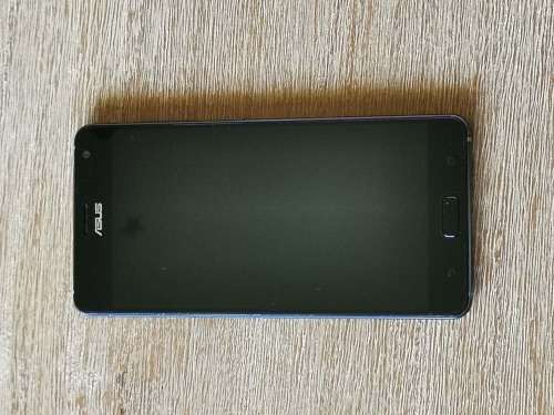 Asus Zenfone AR and Google Daydream View VR Headset