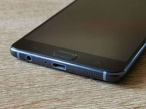 Asus Zenfone AR and Google Daydream View VR Headset