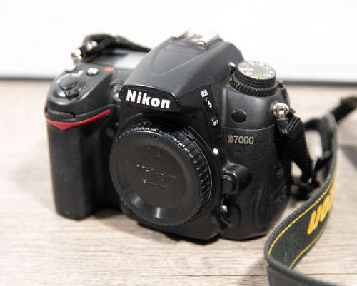 Camera DSLR Nikon D7000 VR Kit  300mm Zoom lens  SB800 Flash