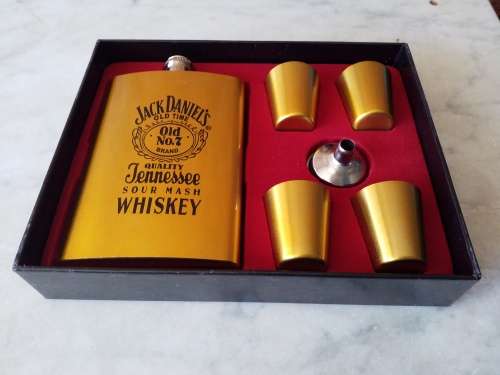 "JACK DANIEL'S " THEMED - MEN'S GIFT BOX SET  - NEW!