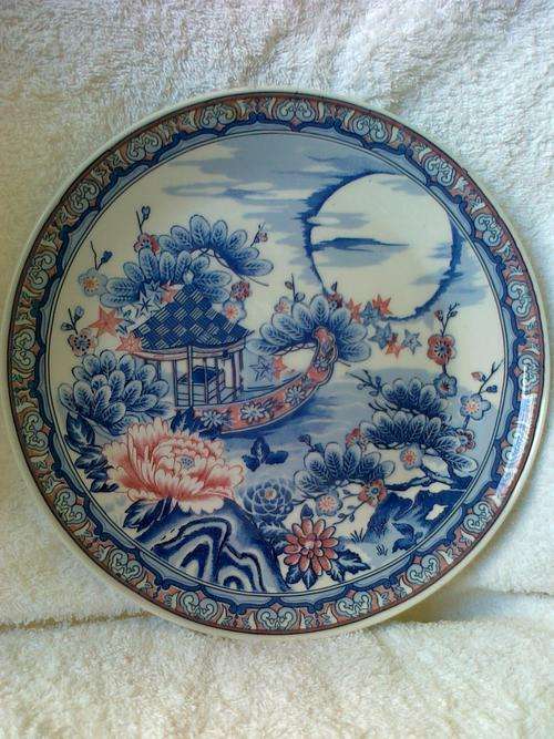 HAND DECORATED YAMAGUCHI IMPERIAL IMARI PLATE, LIMITED COLLECTORS SERIES