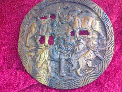 BEAUTIFUL SOLID WOOD HAND CARVING OF THE BIG 5