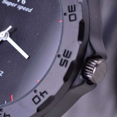 **MASSIVE PRICE REDUCTION**Luxury Fashion Sport V6 Watch Men Leisure Fashion Tyre Style Watch
