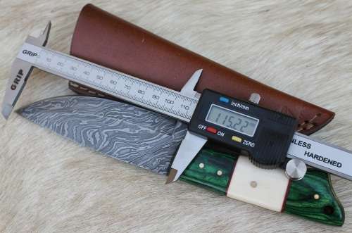 Beautifully Crafted Damascus Knife - Handmade