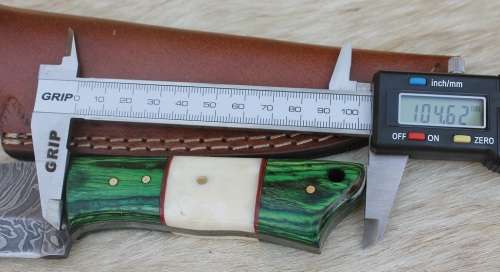 Beautifully Crafted Damascus Knife - Handmade