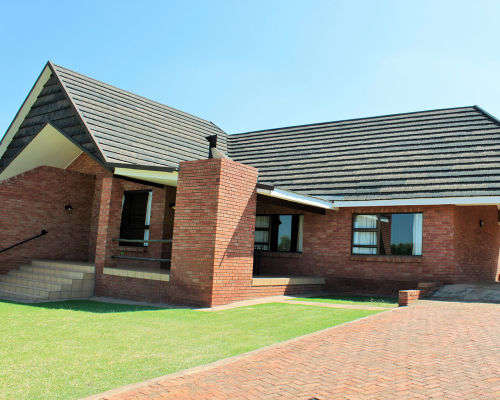 ! PEACEFUL BUSHVELD ! 4-night stay @ Monateng Safari Lodge 20-24 February 2023 (sleep 6)