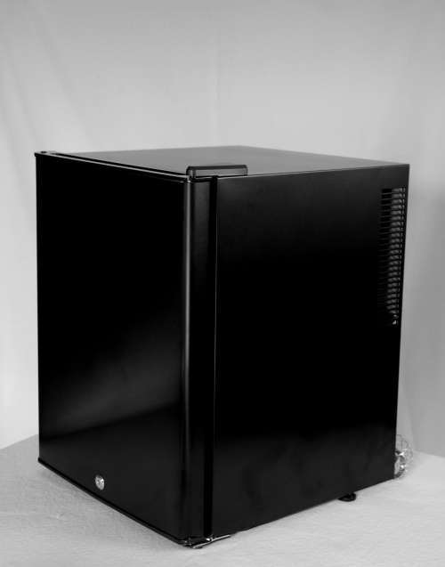 Myndmeds- 40 litre Under Counter Bar Fridge