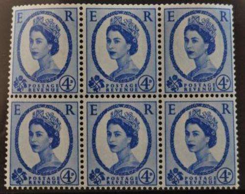 GREAT BRITAIN QUEEN ELIZABETH II - 4d BLOCK OF STAMPS - L/H/M