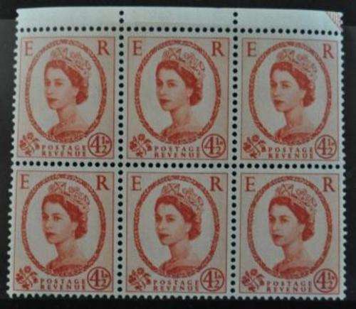 GREAT BRITAIN QUEEN ELIZABETH II - 4 1/2d BLOCK OF STAMPS - L/H/M