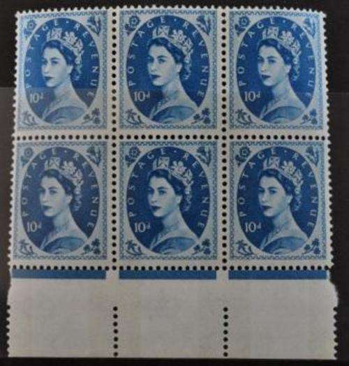 GREAT BRITAIN QUEEN ELIZABETH II - 10d BLOCK OF STAMPS - L/H/M