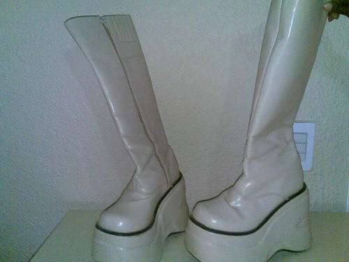 Diva's caramel ladies Boots- very staylish and unique- size 6 (SA)