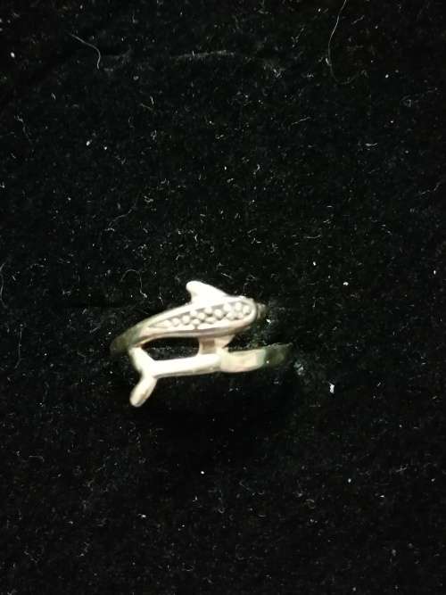 STUNNING SOLID 9CT GOLD DOLPHIN RING WITH DIAMOND