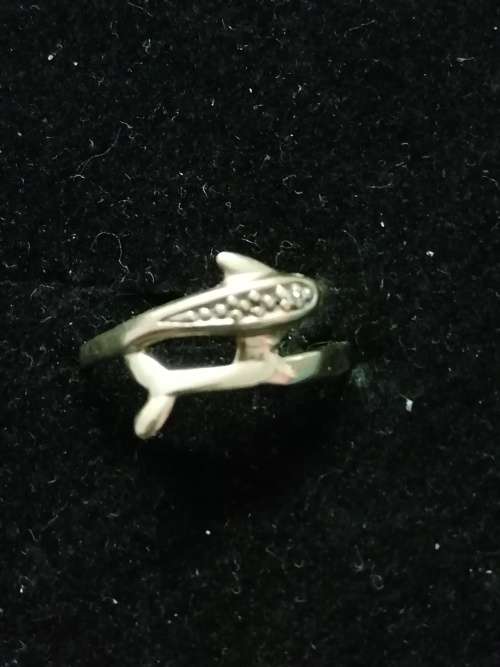 STUNNING SOLID 9CT GOLD DOLPHIN RING WITH DIAMOND