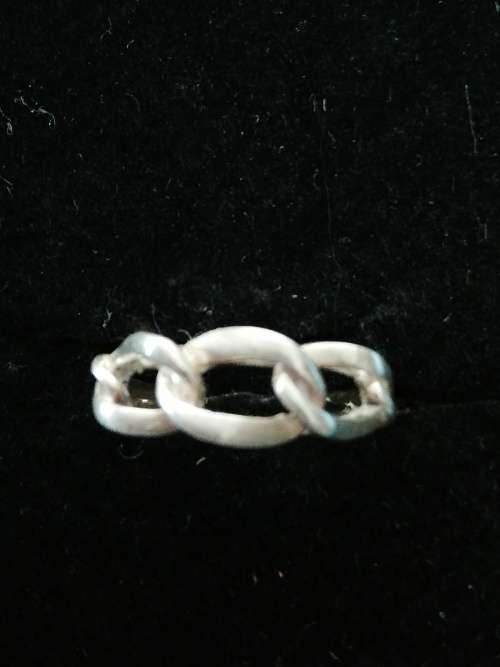 BEAUTIFUL SOLID SILVER RING