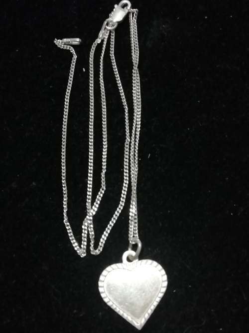 BEAUTIFUL SOLID SILVER CHAIN WITH HEART PENDANT