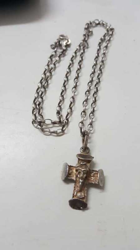 SO BEAUTIFUL RELIGIOUS CROSS WITH EXTRA LONG STERLING CHAIN 56CM
