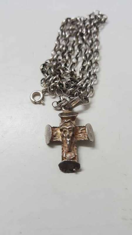 SO BEAUTIFUL RELIGIOUS CROSS WITH EXTRA LONG STERLING CHAIN 56CM