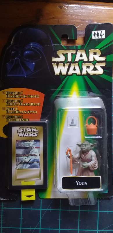 Star Wars The Power Of The Force POTF Yoda Action Figure + Episode I Flashback Photo Carded.