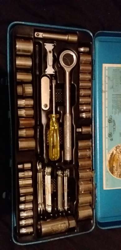 Rachet and socket set in metal case, vintage
