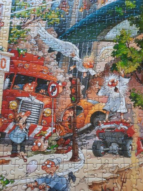 Heye `Ármageddon` 2 000 piece puzzle by Artist Loup