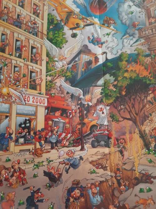 Heye `Ármageddon` 2 000 piece puzzle by Artist Loup
