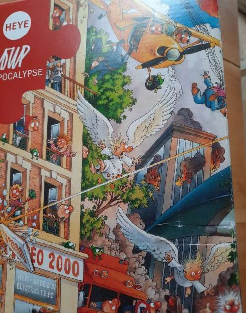 Heye `Ármageddon` 2 000 piece puzzle by Artist Loup