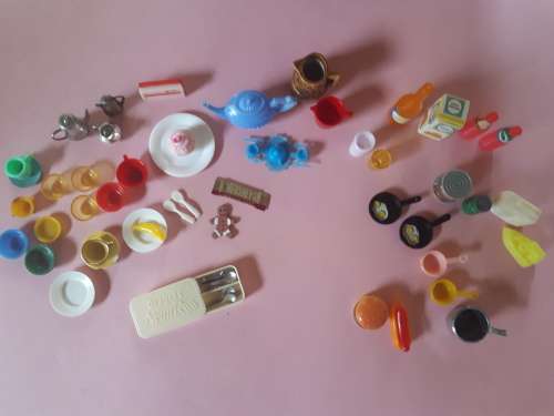 Lot of vintage dolls and accessories