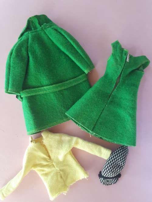 Vintage Barbie Skipper 1965 fashion- Town Togs