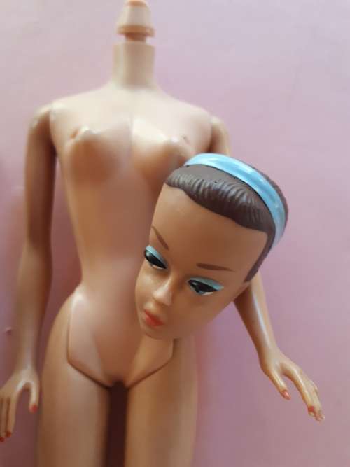 Vintage Fashion Queen Barbie doll