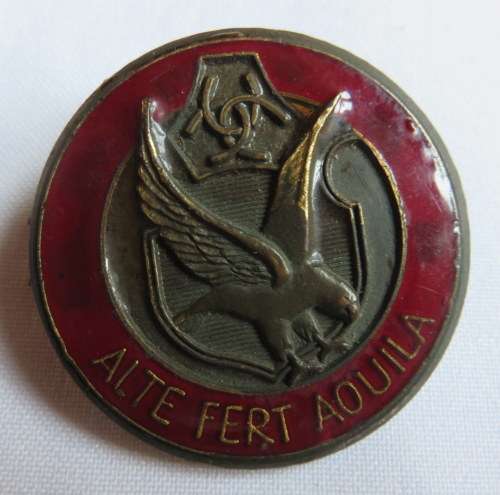 AWB BERET BADGE-2 LUGS