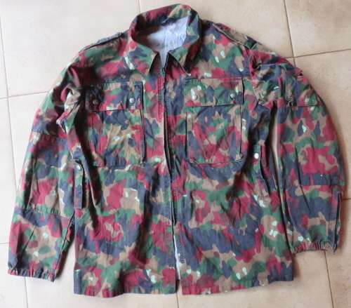 SWISS ARMY CAMO JACKET SIZE MEDIUM TO LARGE-MEASURES 60CM ARMPIT TO ARMPIT-GOOD CONDITION WITH ZIPP