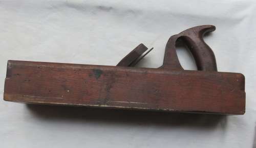 LARGE,VINTAGE, J KINNEAR WOODEN PLANE-MEASURES 43CM