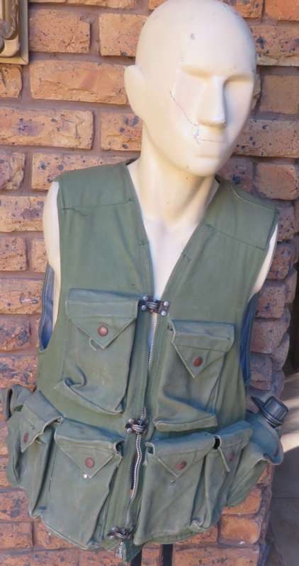 RHODESIAN BATTLE JACKET LABELLED & MADE BY NORTH RHODESIA -OVERALL IN VERY GOOD CONDITION WITH ALL P