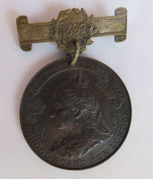 1897 QUEEN VICTORIA MEDAL FOR THE SCHOOL BOARD OF LONDON-DIAMETER 38MM-AWARDED TO E. BRAUND