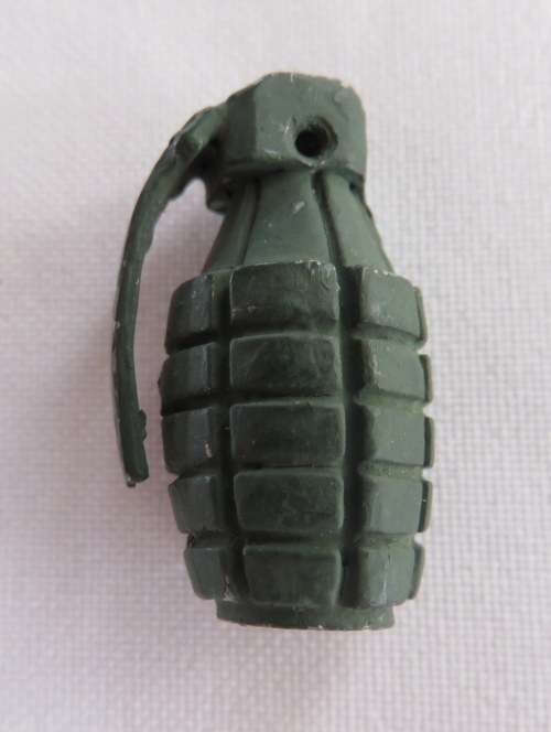 WW2 MILLS GRENADE METAL MODEL-MEASURES 2,8CM