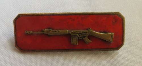 SA ARMY INSTRUCTORS QUALIFICATION BREAST BADGE- 2 PIECE-2 PINS-GOLD RIFLE ON RED ENAMEL