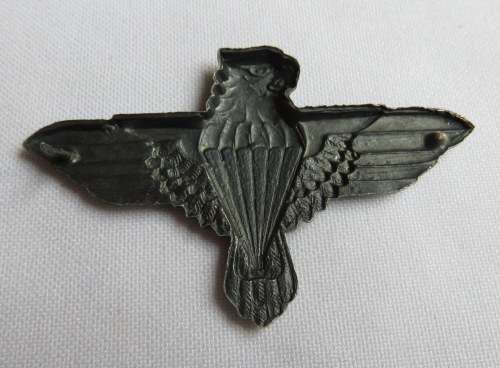 44 PARACHUTE BRIGADE GREY METAL CAP BADGE-APPROVED 1984-ONE PIN