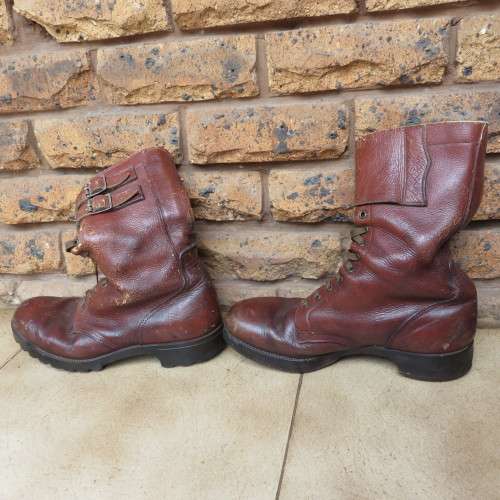 RHODESIAN ANTI-TRACKING LEATHER LACED COMBAT BOOTS-NOTE THE REPLACED FLAT RUBBER SOLES ON THE ONE BO