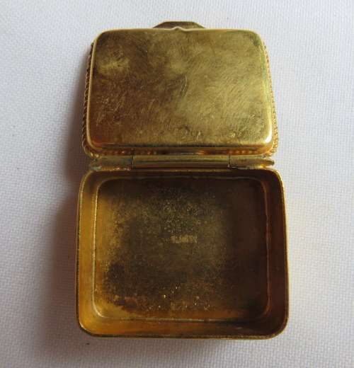 ITALIAN TRINKET BOX-MEASURES 32X 26MM
