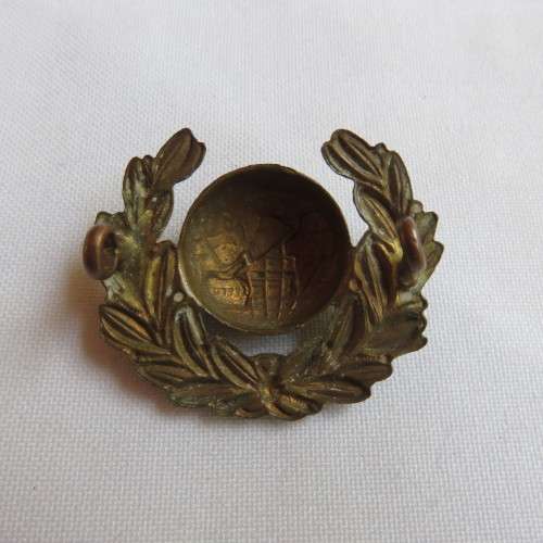 ROYAL MARINES CAP BADGE POST-1958- 2 LUGS