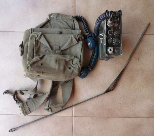 RHODESIAN USED (GREEN HANDSET)S0/53 PORTABLE RADIO,USED FOR SHORT RANGE TACTICAL COMMUNICATIONS-WOR
