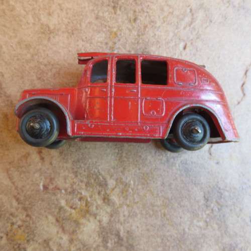 DINKY TOYS FIRE ENGINE MADE BY MECCANO LTD ENGLAND-ORIGINAL PAINT