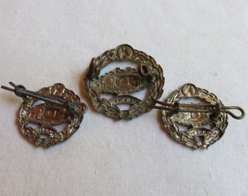 SA TANK CORPS WHITE METAL BERET & COLLAR BADGES-WORN FROM SEPT 1941-MARCH 1943-LUGS INTACT