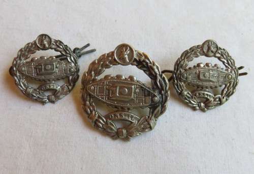 SA TANK CORPS WHITE METAL BERET & COLLAR BADGES-WORN FROM SEPT 1941-MARCH 1943-LUGS INTACT